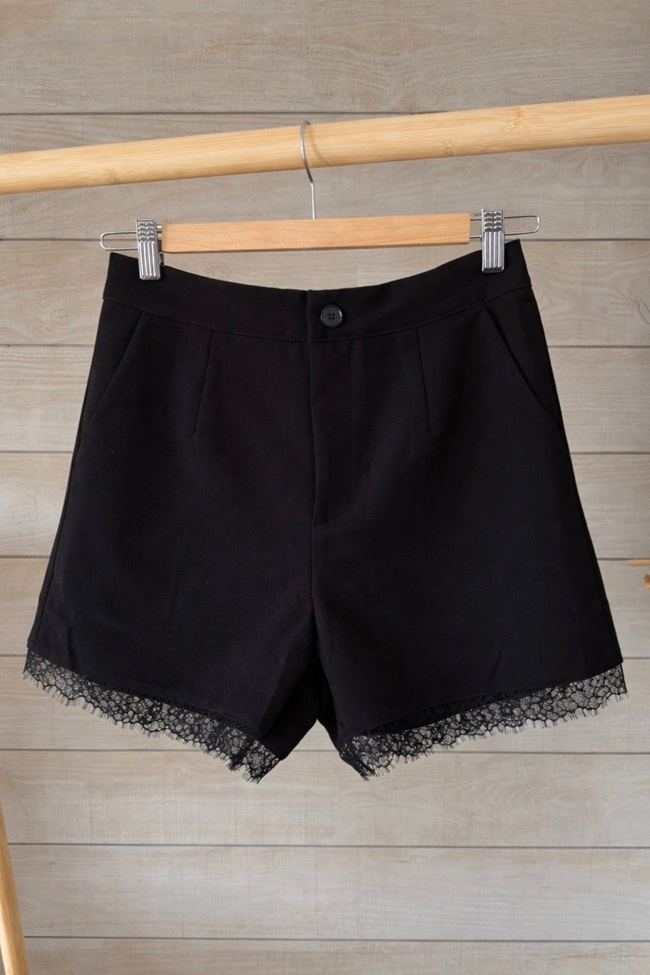 Short Naila noir