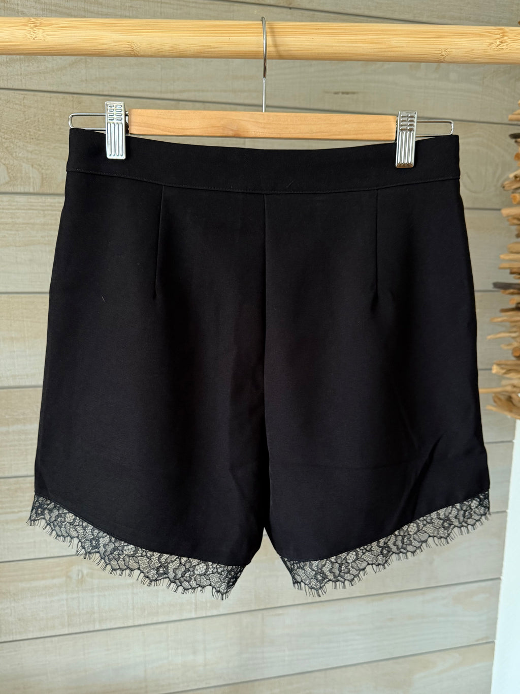 Short Naila noir